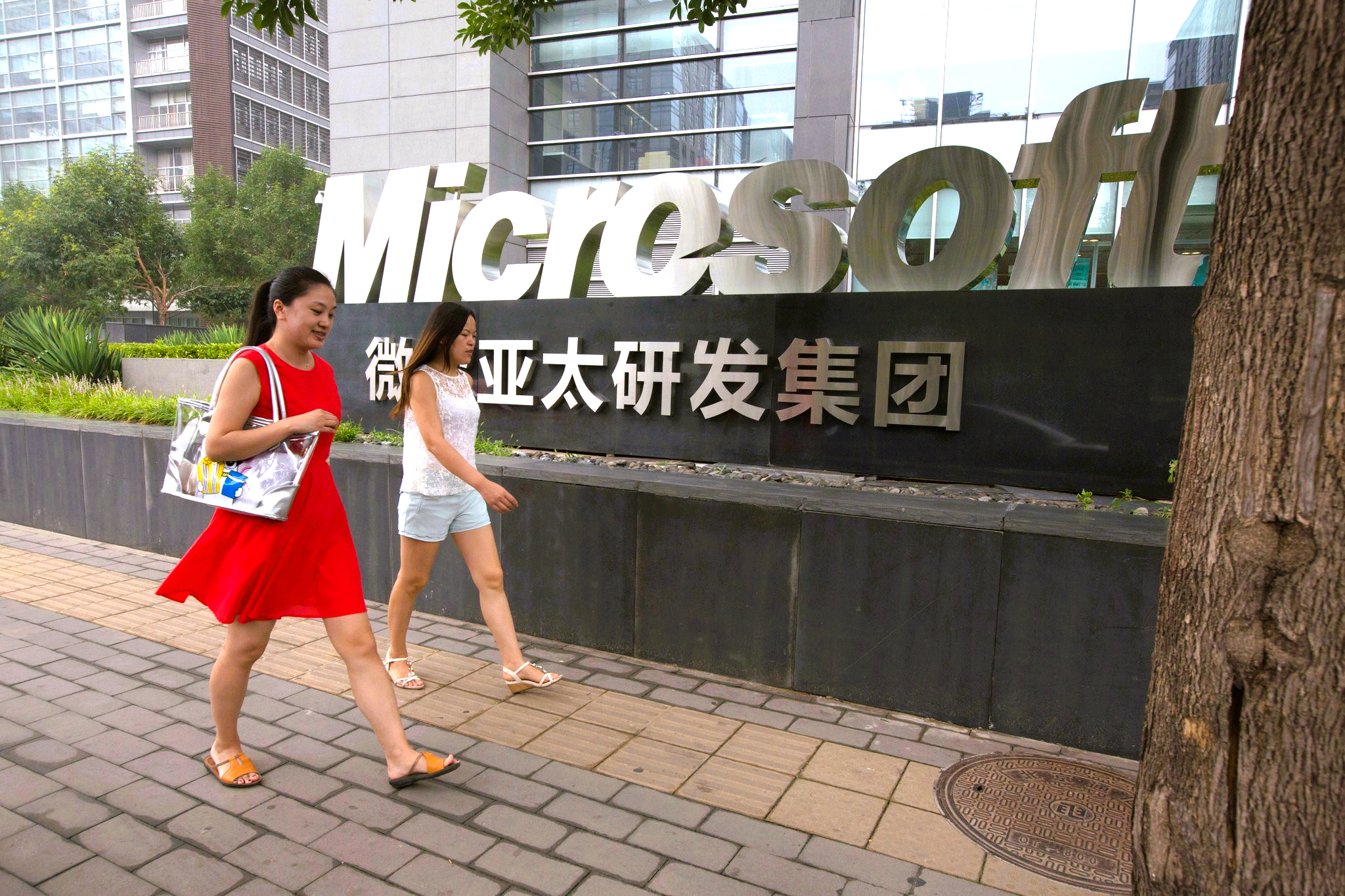 Microsoft le pide a sus empleados en China que abandonen el país